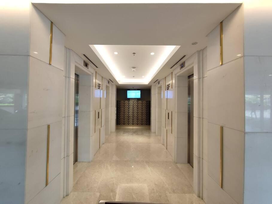 Pik Family 2 Bedroom, 5 Beds & Balcony Best View Jakarta Exterior photo